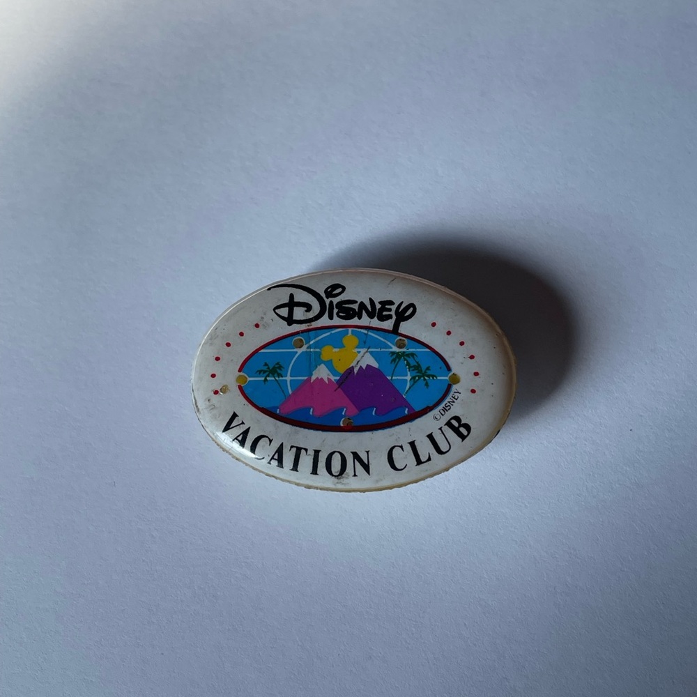 Disney Vacation Club Light Up Magnetic Button Pin